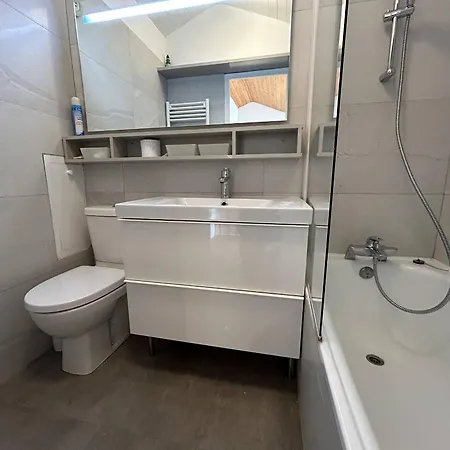 Apartment Familial A Meribel, Balcon, Casier A Skis, Parking Privatif - Fr-1-355-237