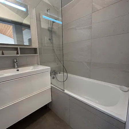 Familial A Meribel, Balcon, Casier A Skis, Parking Privatif - Fr-1-355-237 Apartment *